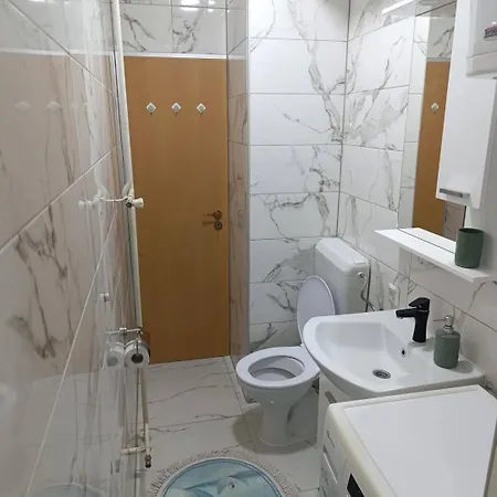 Ah Apartment *