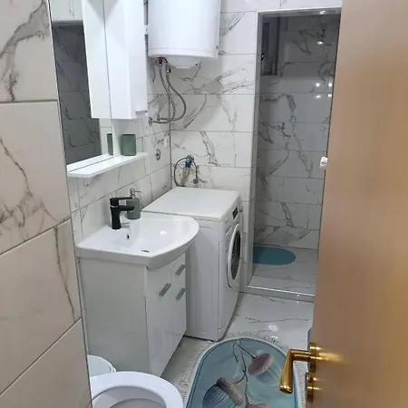 Ah Apartment Tuzla
